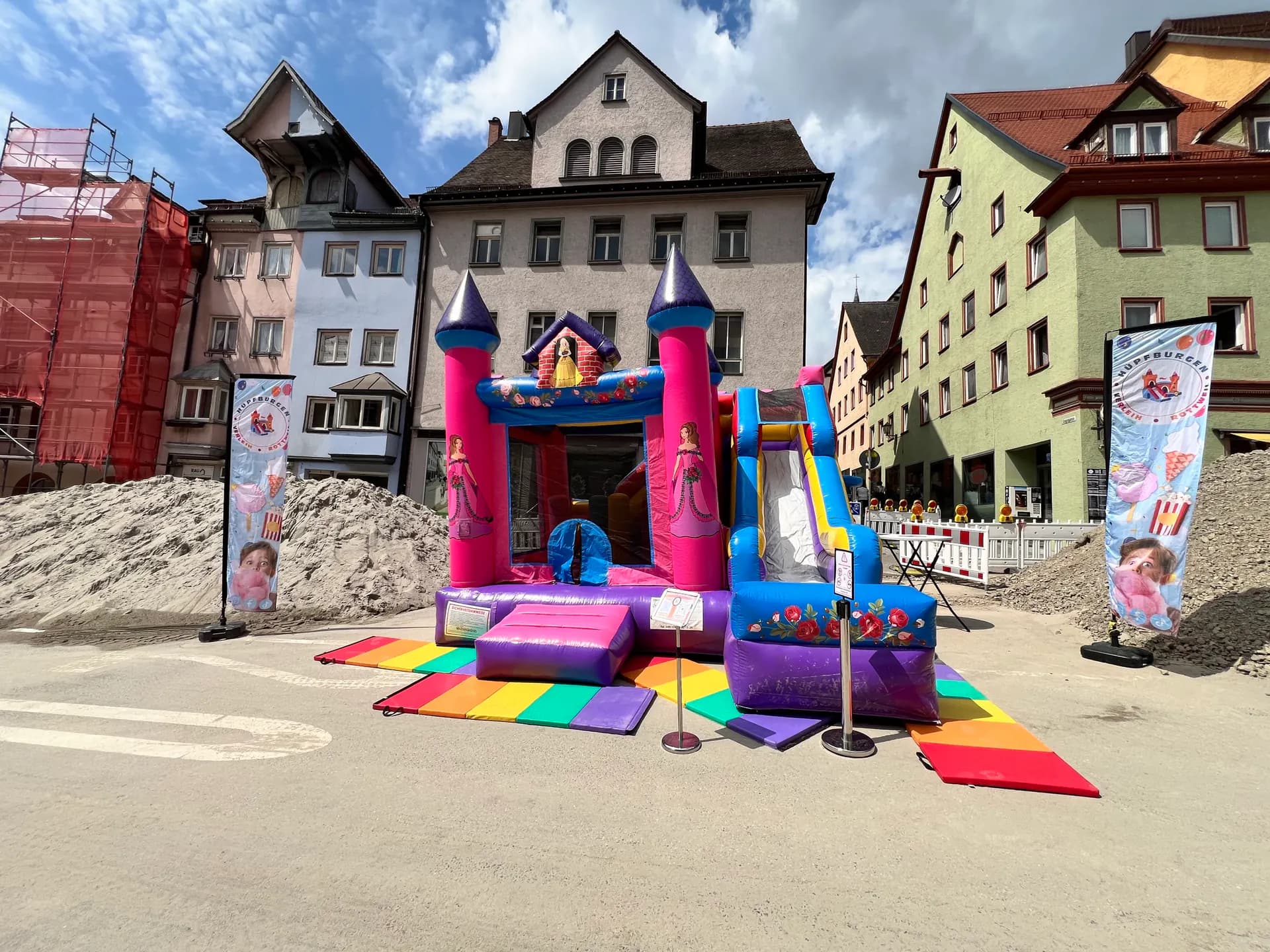 Prinzessin Schloss Hüpfburg beim Brückenfest in Rottweil