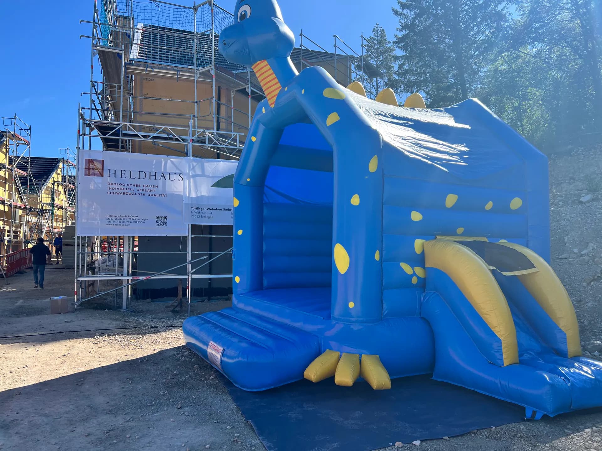 Dino Hüpfburg bei einem Firmenfest in Tuttlingen