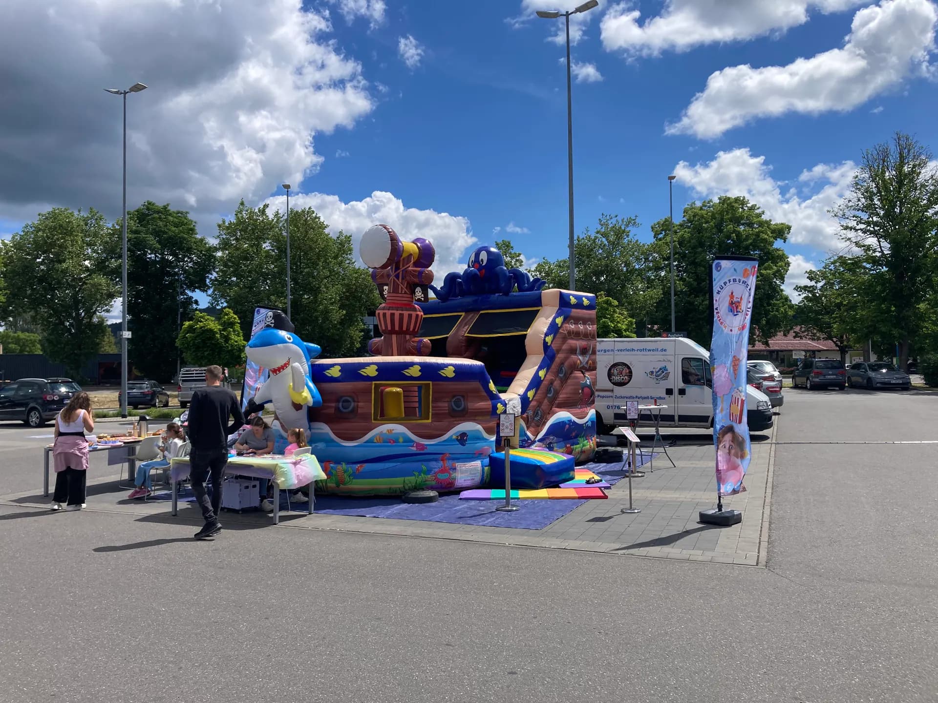 Oktopus Schiff Hüpfburg beim Firmenfest von Kaufland Rottweil