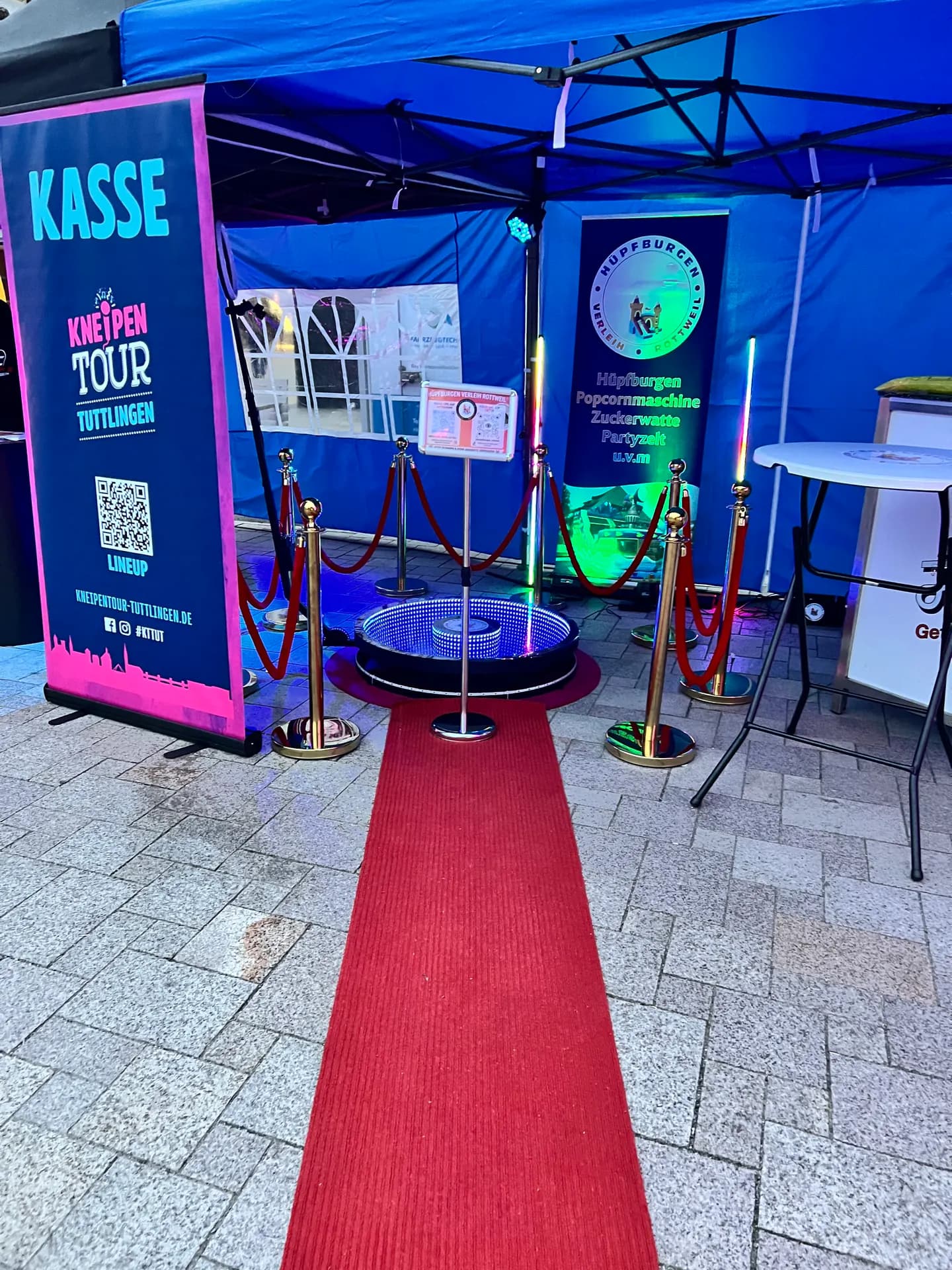 Beleuchtete 360 Grad Photo Booth bei der Kneipentour in Tuttlingen