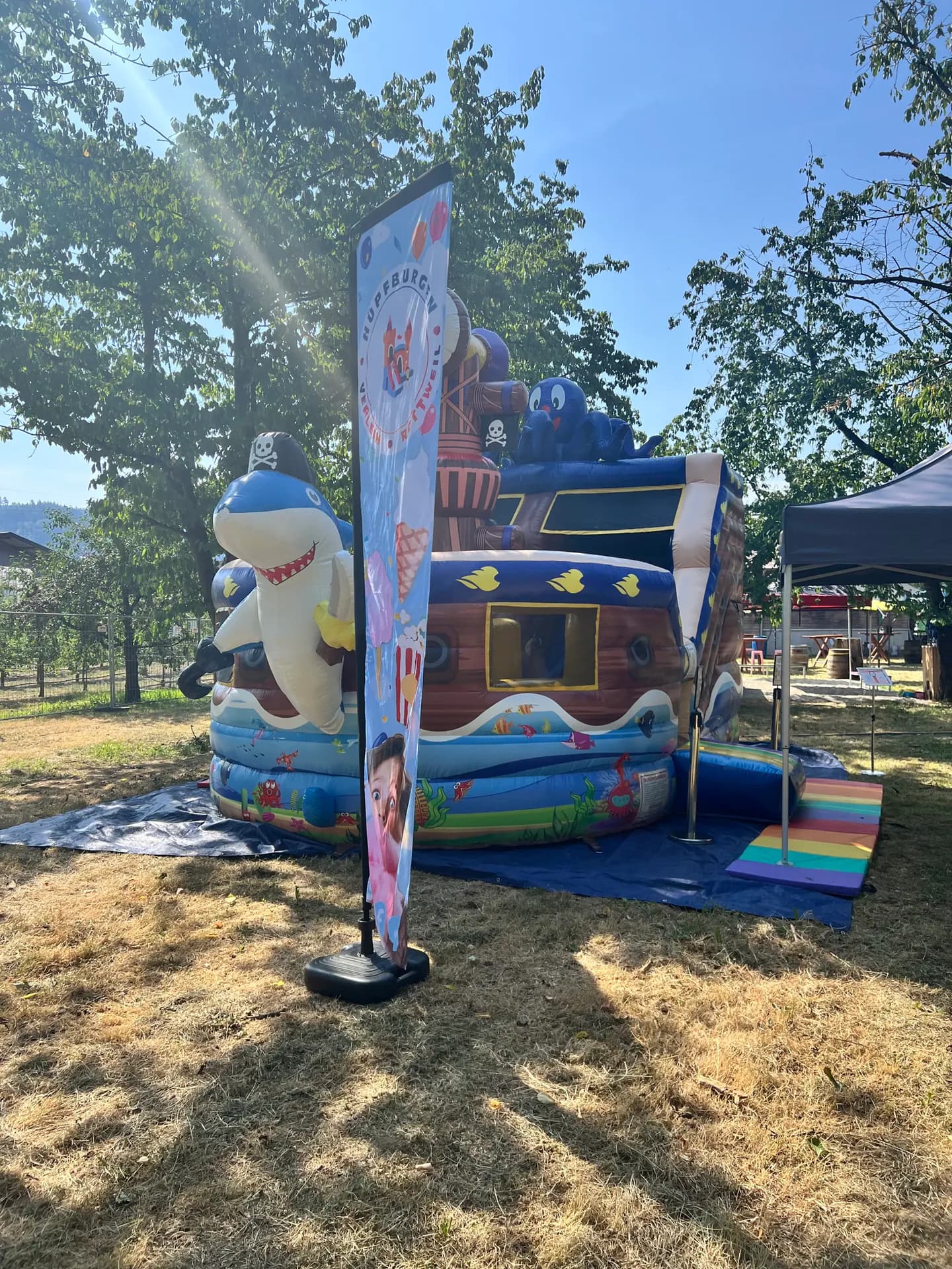 Oktopus Schiff Hüpfburg beim Firmenfest von VEGA in Gengenbach